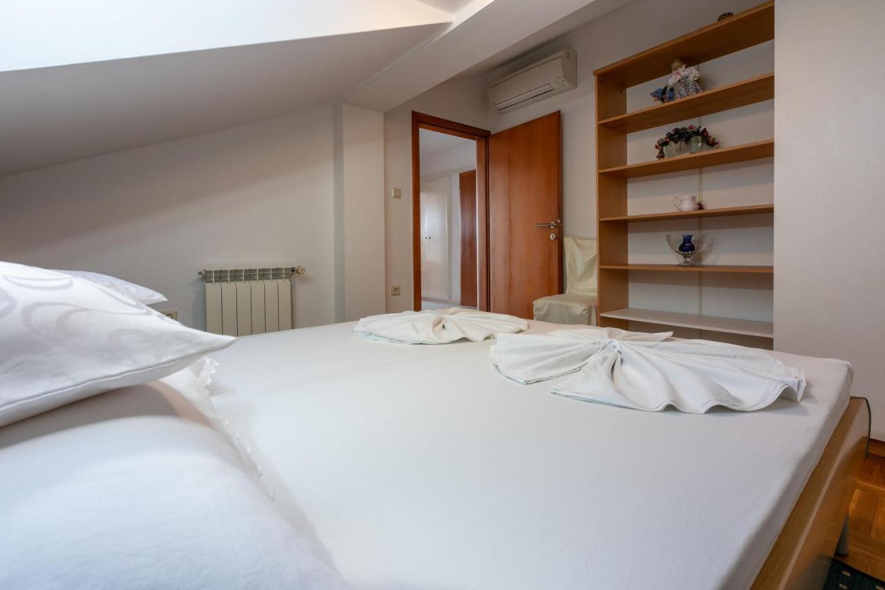 Apartments Vila Antula Banjol Екстер'єр фото